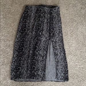 SNAKE HIGH SLIT MIDI SKIRT